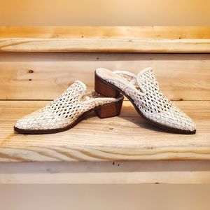 Chinese Laundry Size 9 Cream Leather Mules
